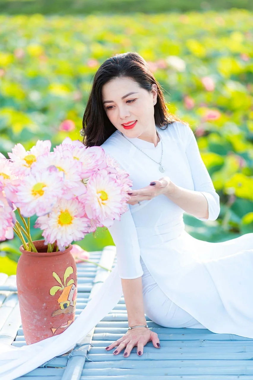 woman, model, portrait, flower vase