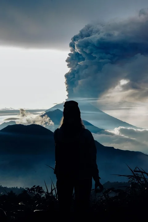 girl, mount, agung, smoke