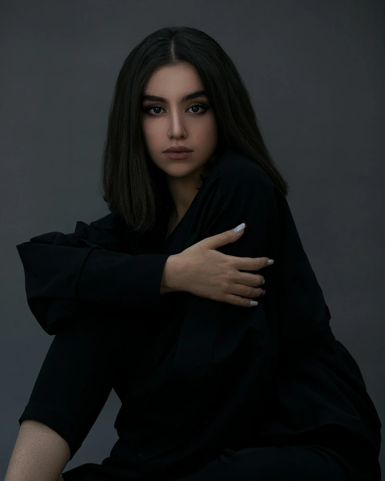 woman in black long sleeve shirt