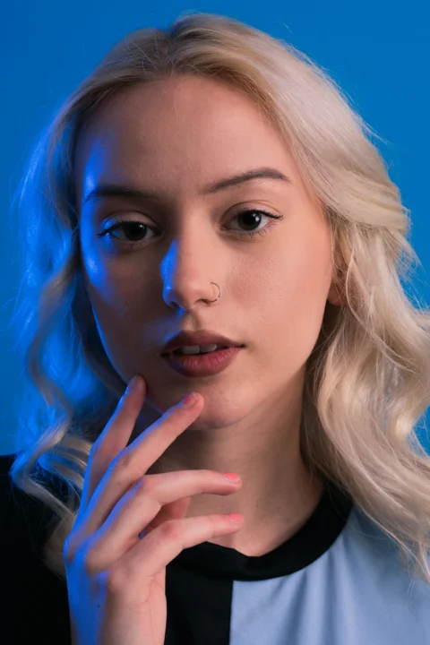 a woman with blonde hair is posing for a picture