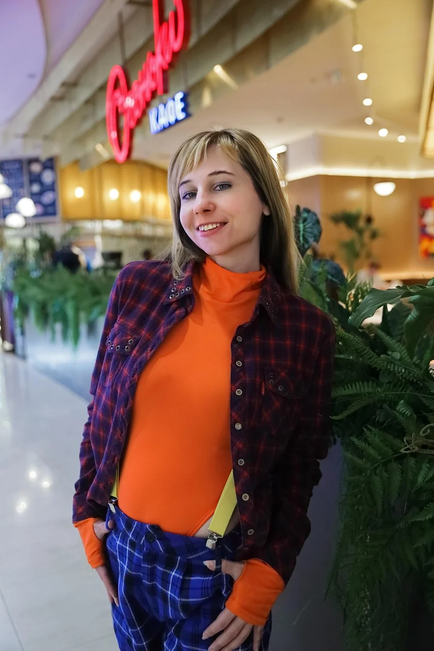 café, shopping center, food court, young woman