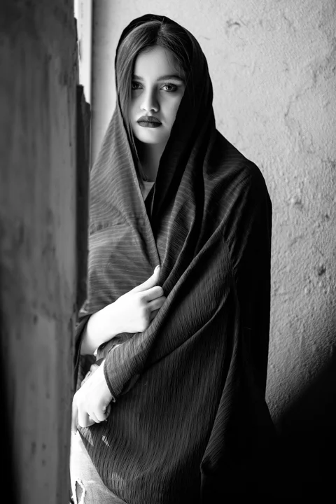 woman, sad, portrait, black and white