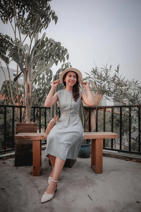 woman, balcony, smiling, vietnamese