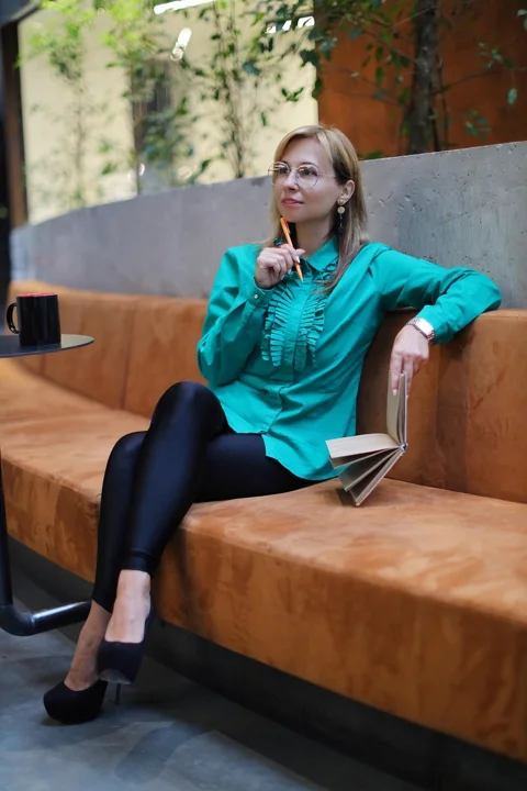 woman, business, glasses, business portrait