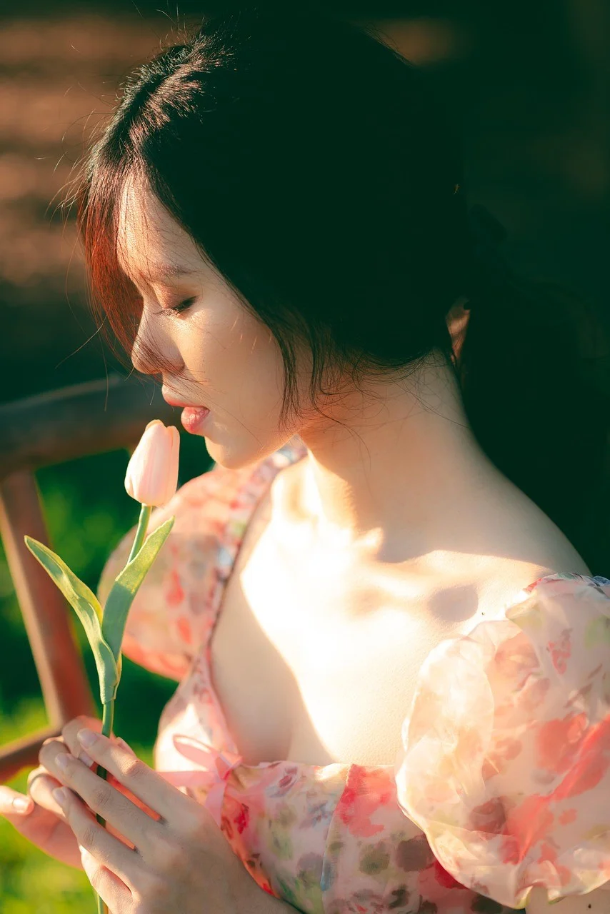 vietnamese woman, dreamy portrait, flowers, woman