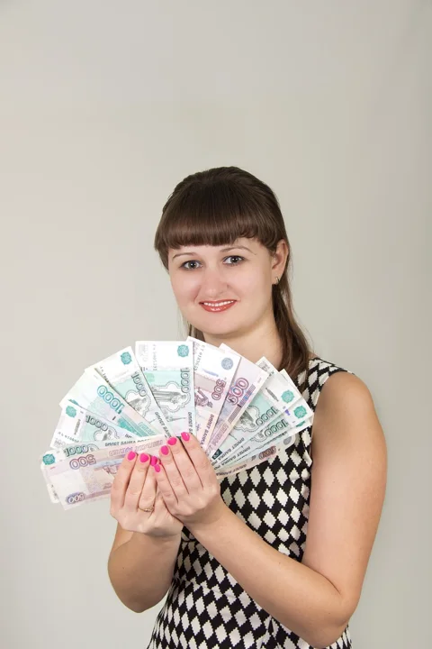 young woman, money, keeps, gain