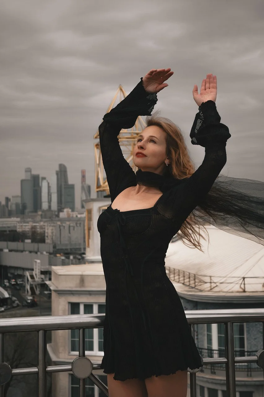 woman, panorama, hat, black dress