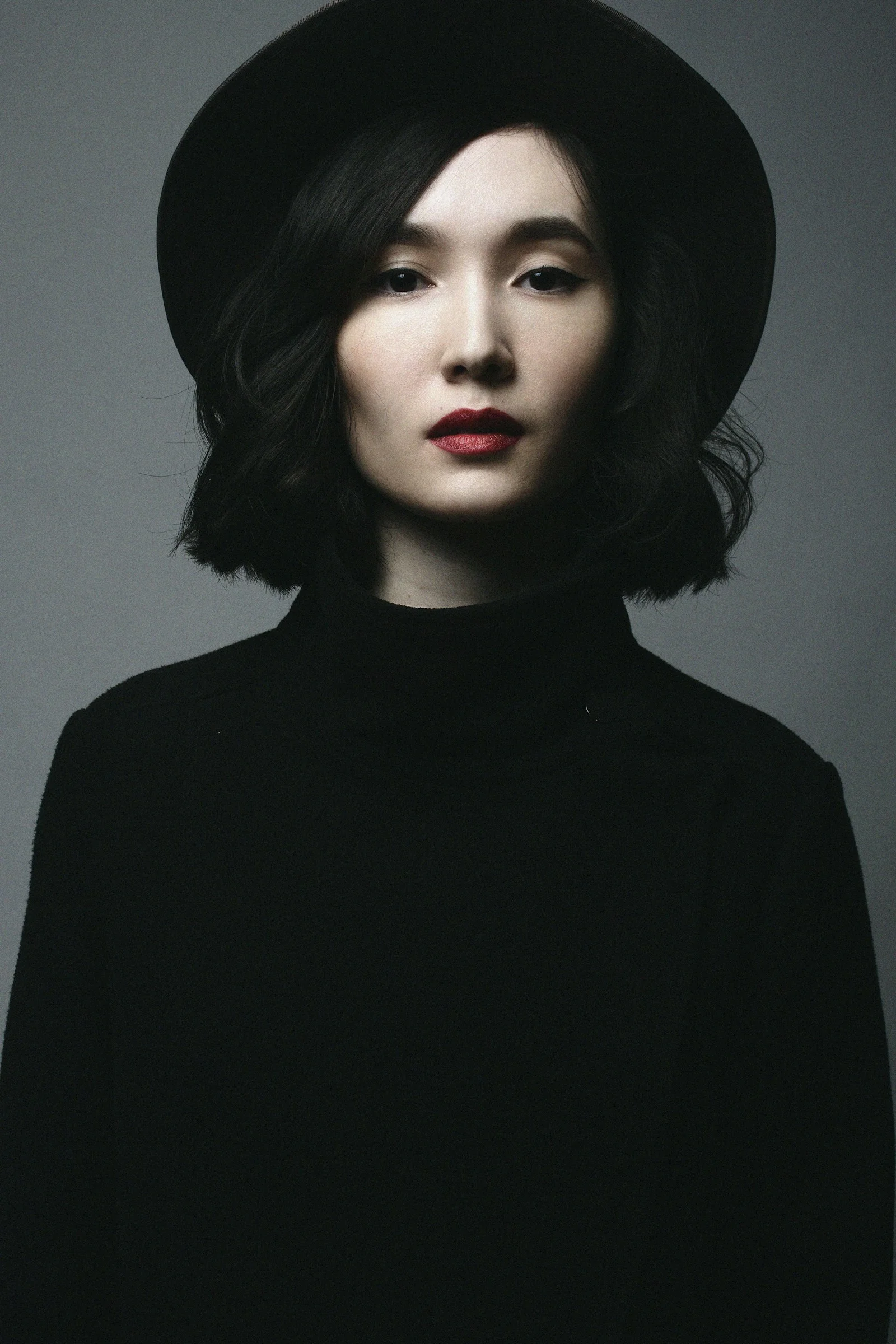 검은 머리의 인물