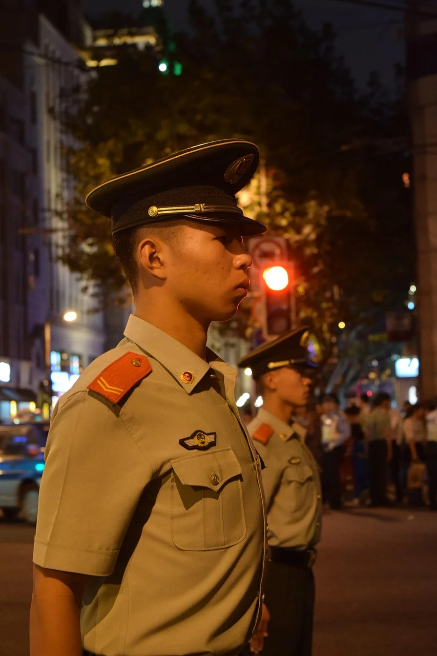 警察官、夜景、警察、人々